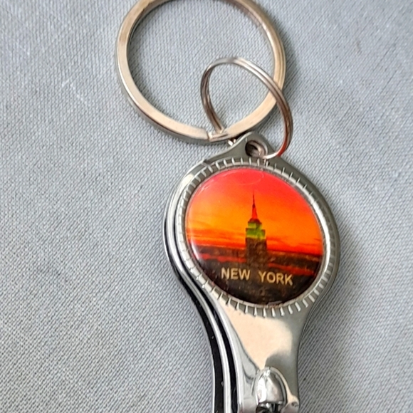 New York Keychain Beer Bottle Opener - Picture 2 of 7